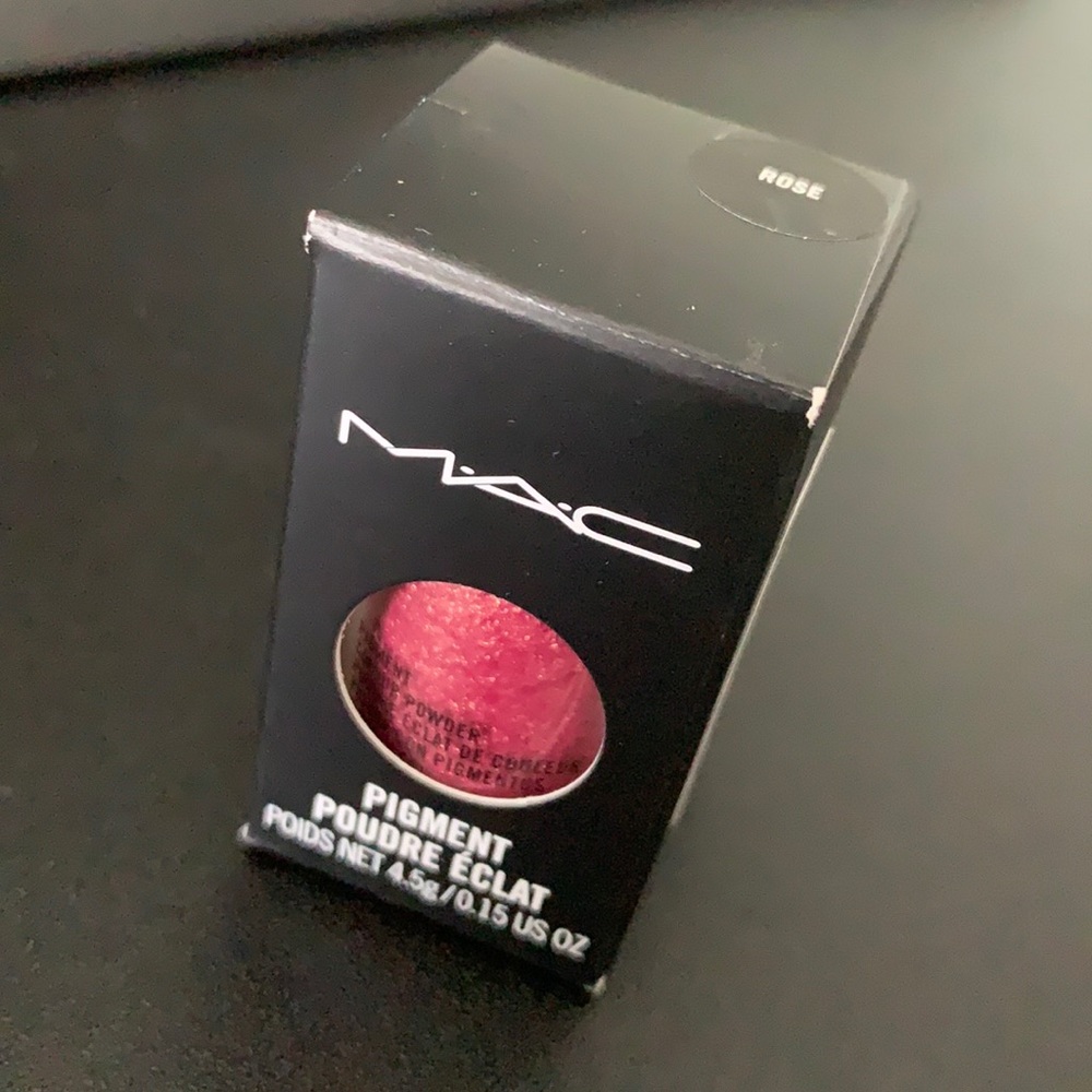 MAC pigment rose.